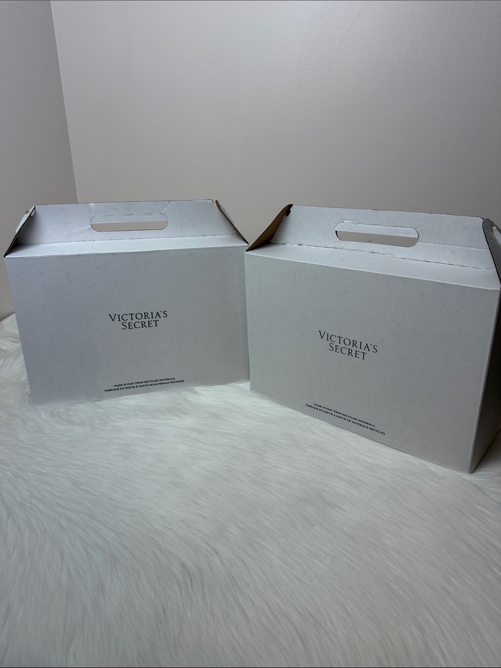 NWOT Victoria's Secret White Gift Boxes Carry Boxes - Set of 2